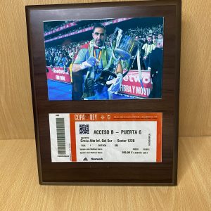 Galvano de madera conmemorativo